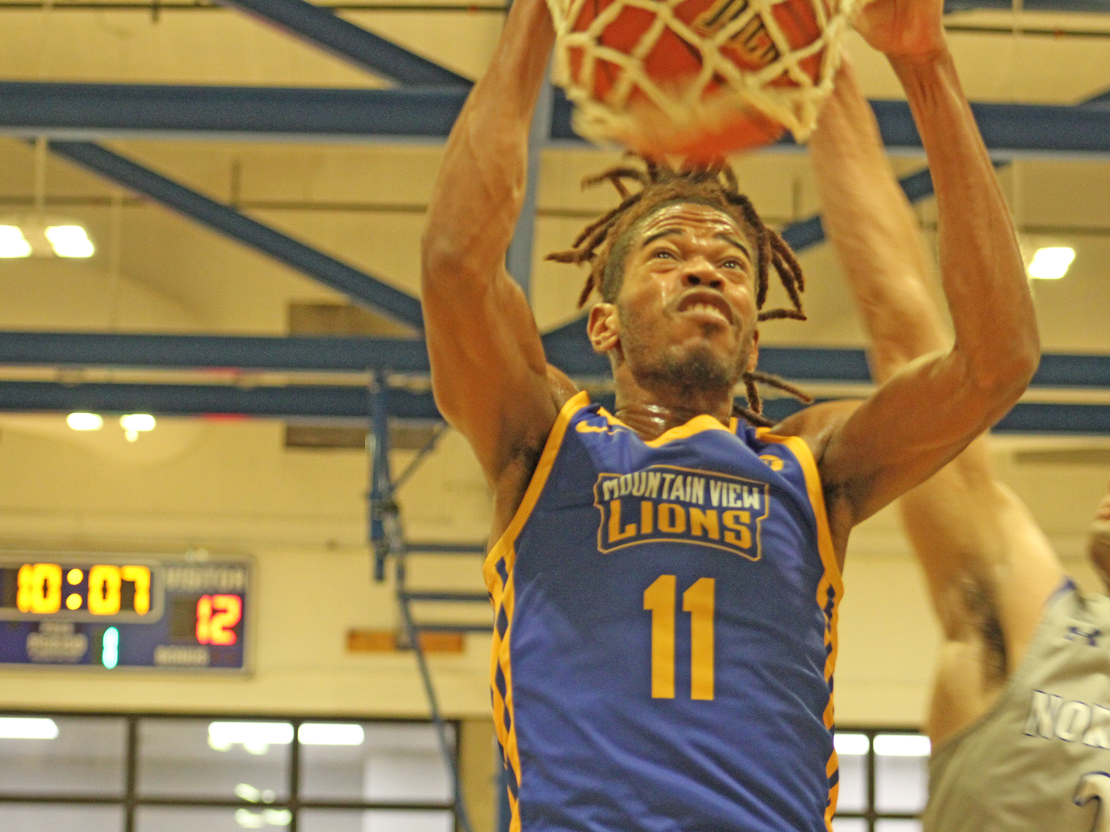 Men's Basketball Takes Back-to-Back Wins into District Tournament