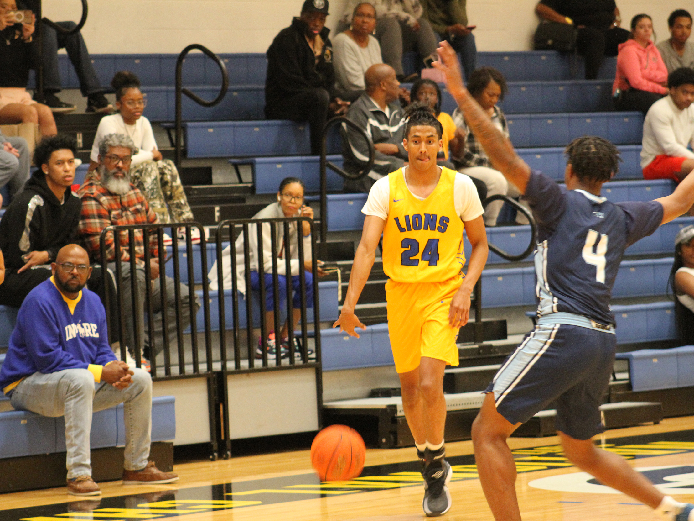 Mountain View Men's Hoops Returns to Court Tuesday on Road