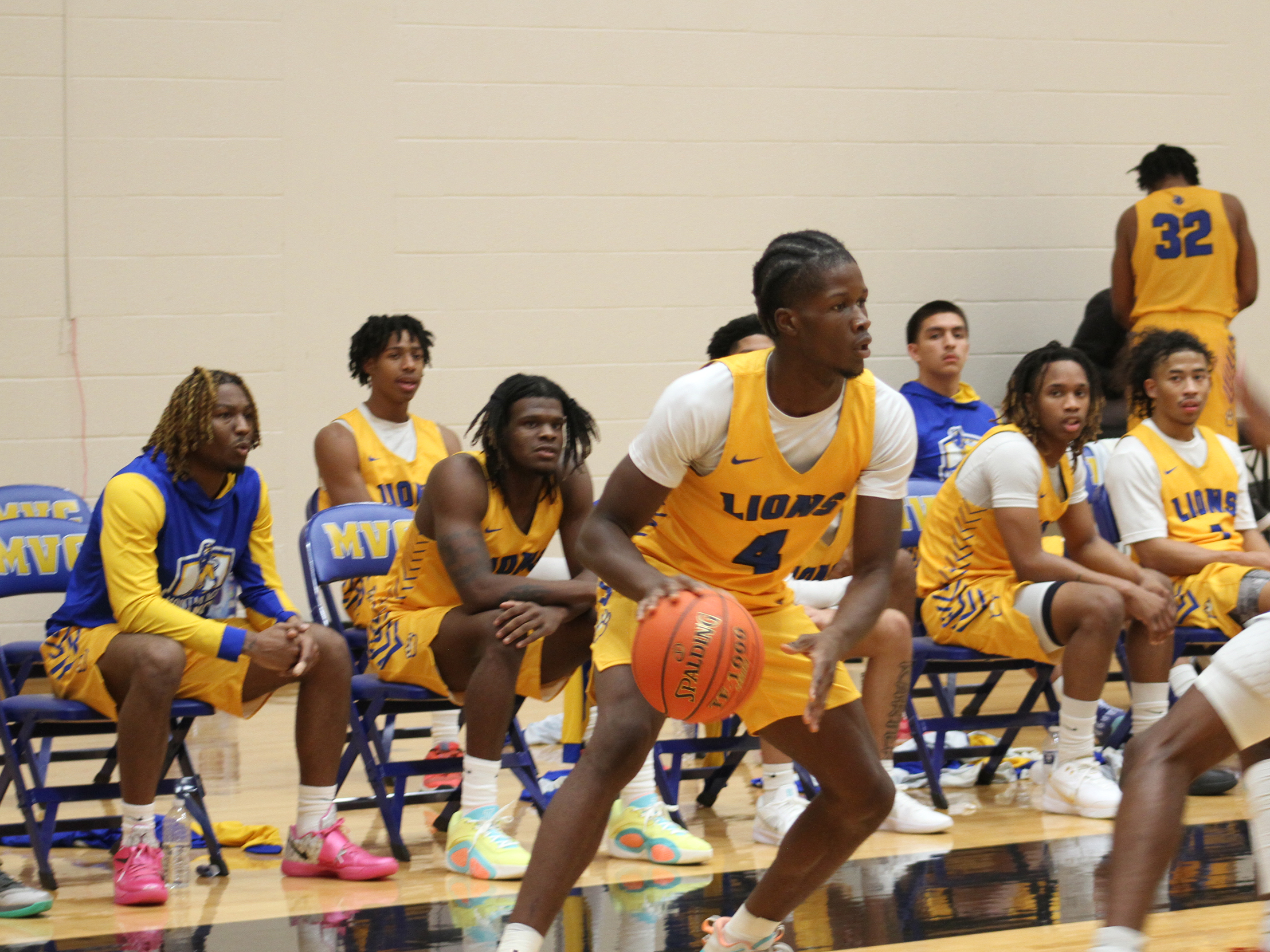 Men's Hoops Jumps into Third Place in DAC as Holiday Break Begins