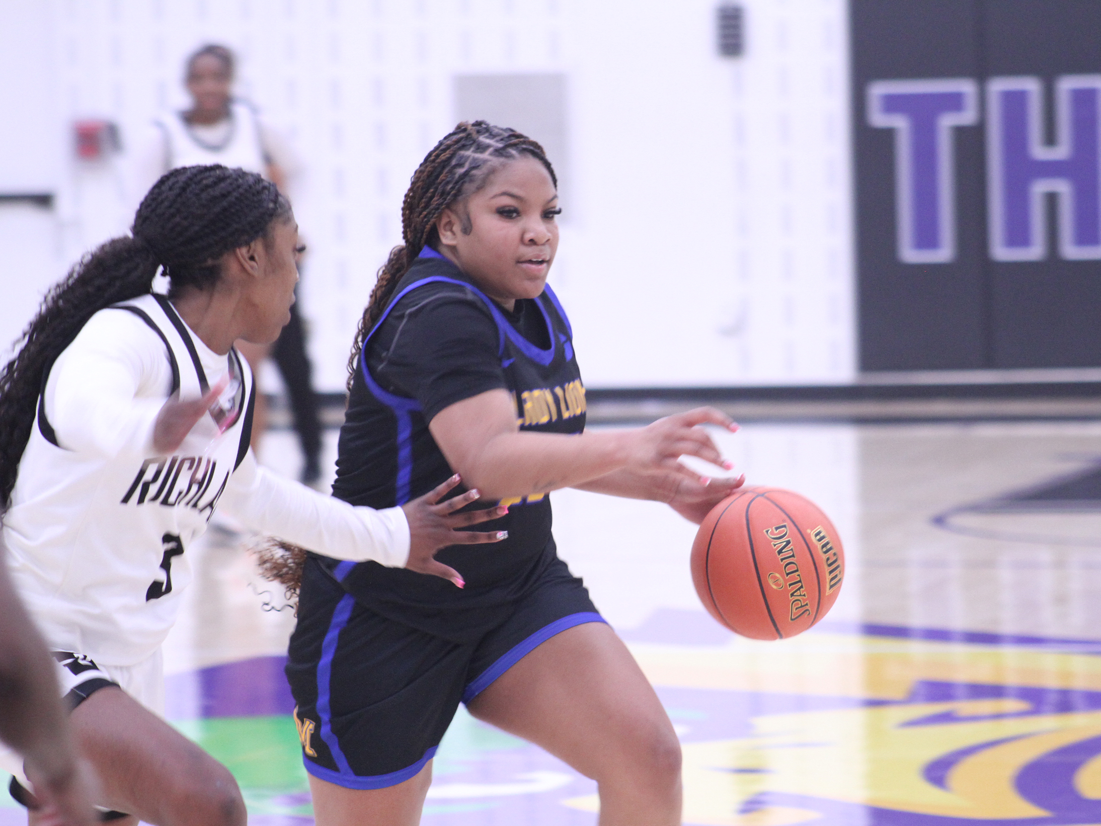 Mountain View Overcomes Richland, Plays for District Title Saturday
